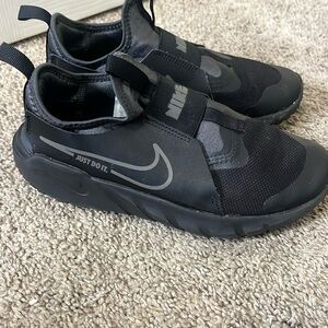 Nike Flex Runner Size 5